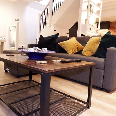 בורנמות' Newly Renovated Stunning Warehouse Apartment מראה חיצוני תמונה