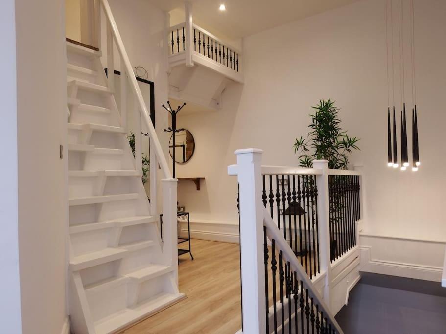 בורנמות' Newly Renovated Stunning Warehouse Apartment מראה חיצוני תמונה