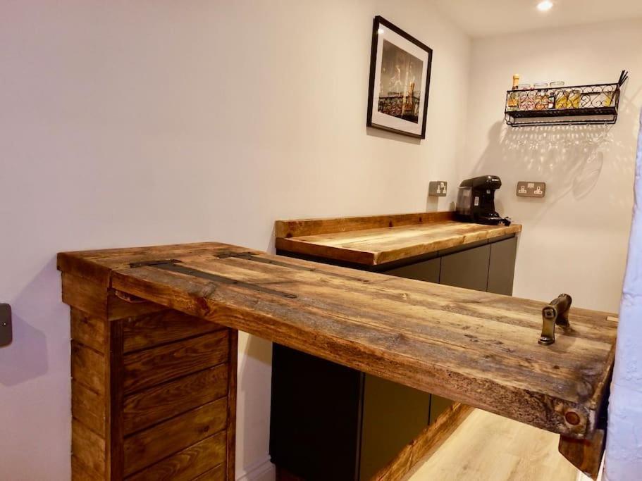 בורנמות' Newly Renovated Stunning Warehouse Apartment מראה חיצוני תמונה