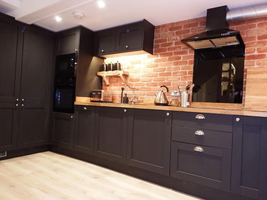 בורנמות' Newly Renovated Stunning Warehouse Apartment מראה חיצוני תמונה