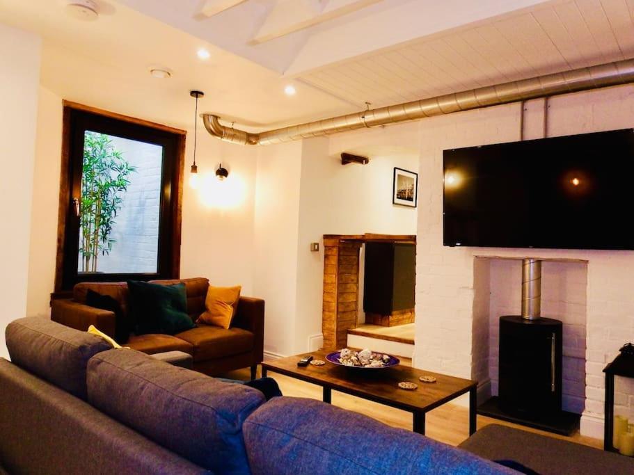 בורנמות' Newly Renovated Stunning Warehouse Apartment מראה חיצוני תמונה