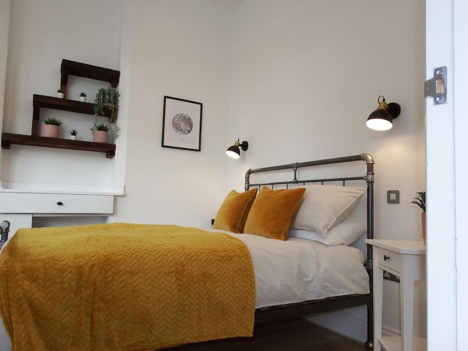 בורנמות' Newly Renovated Stunning Warehouse Apartment מראה חיצוני תמונה