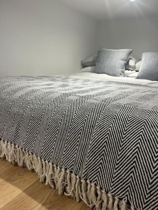 בורנמות' Newly Renovated Stunning Warehouse Apartment מראה חיצוני תמונה