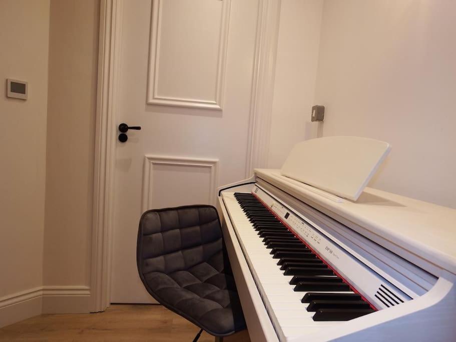 בורנמות' Newly Renovated Stunning Warehouse Apartment מראה חיצוני תמונה