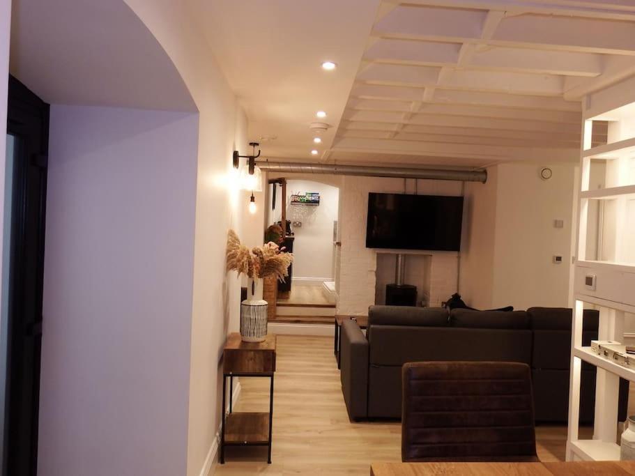 בורנמות' Newly Renovated Stunning Warehouse Apartment מראה חיצוני תמונה