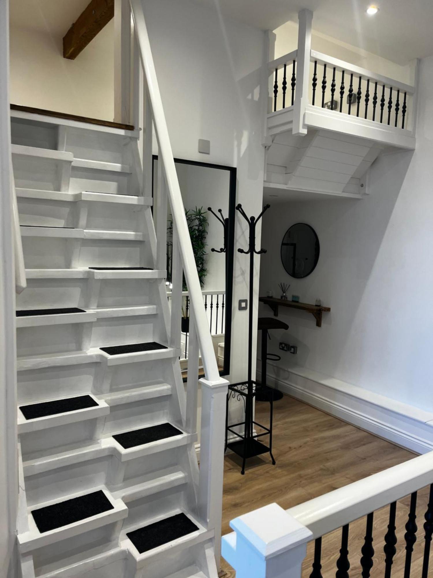 בורנמות' Newly Renovated Stunning Warehouse Apartment מראה חיצוני תמונה