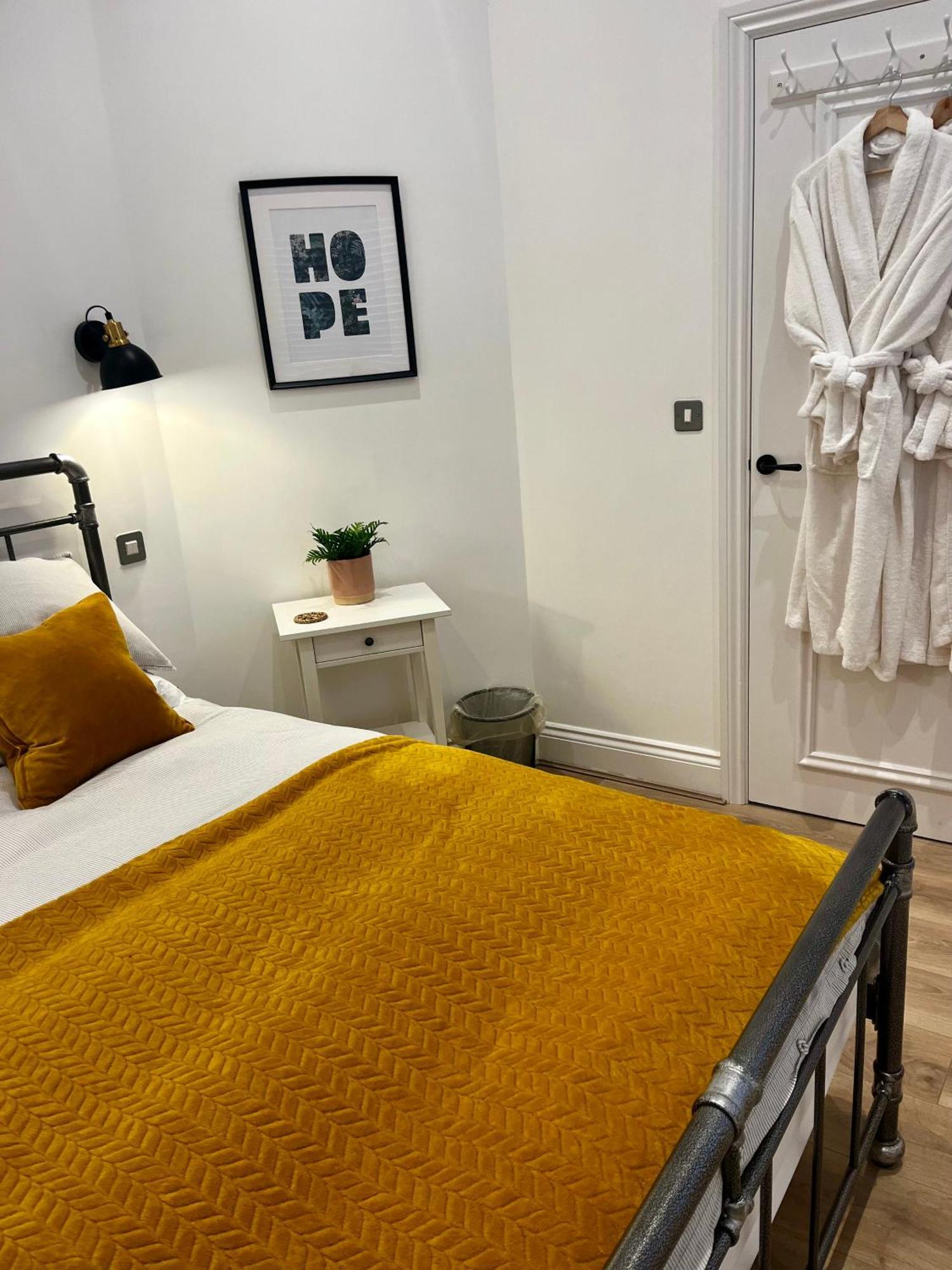 בורנמות' Newly Renovated Stunning Warehouse Apartment מראה חיצוני תמונה
