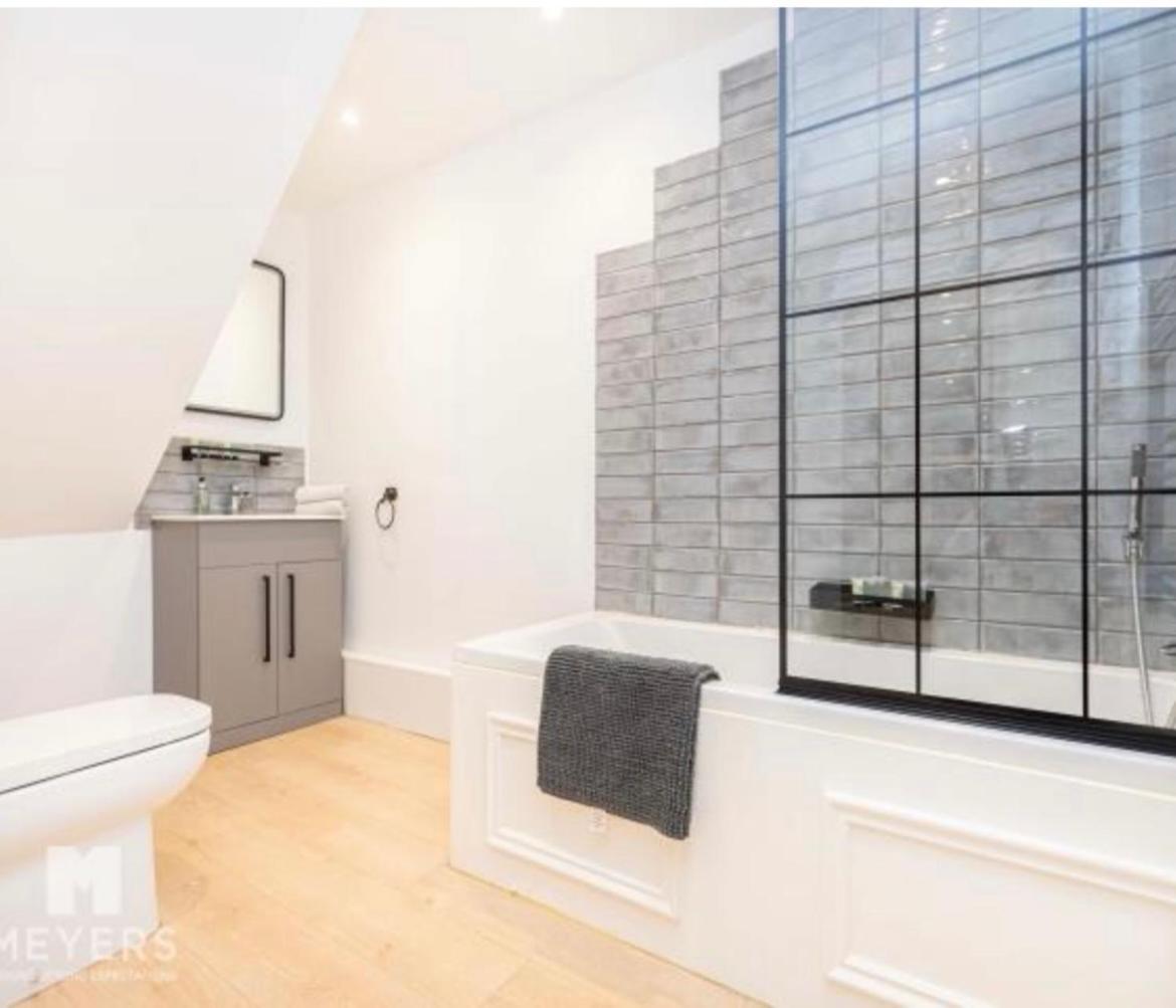 בורנמות' Newly Renovated Stunning Warehouse Apartment מראה חיצוני תמונה