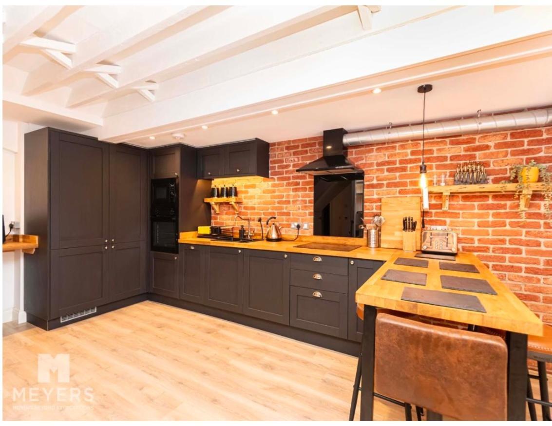 בורנמות' Newly Renovated Stunning Warehouse Apartment מראה חיצוני תמונה